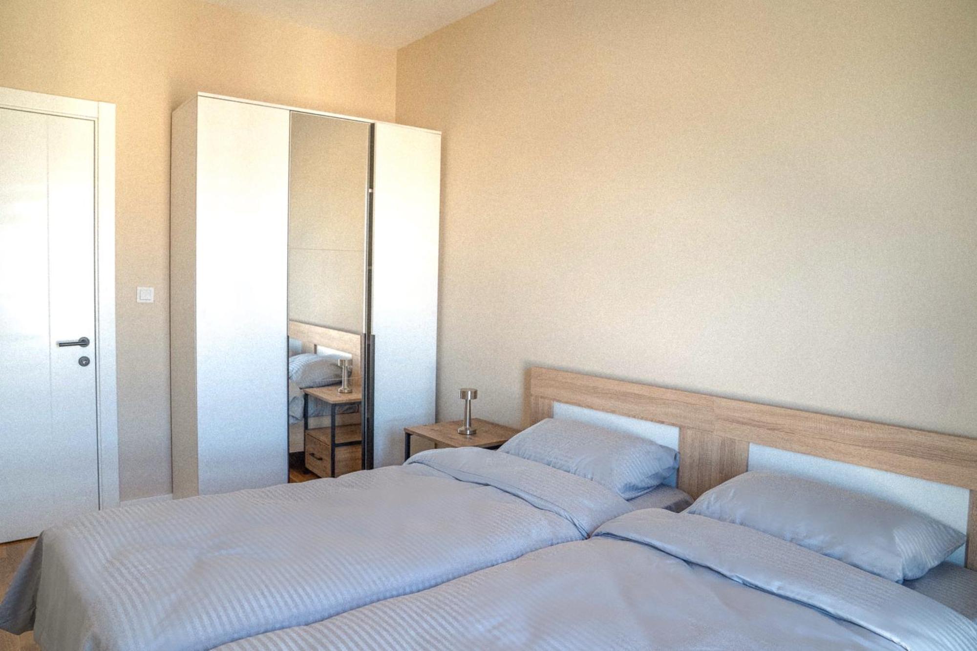 180° View Apartment In Diamond Building Skopje Eksteriør bilde