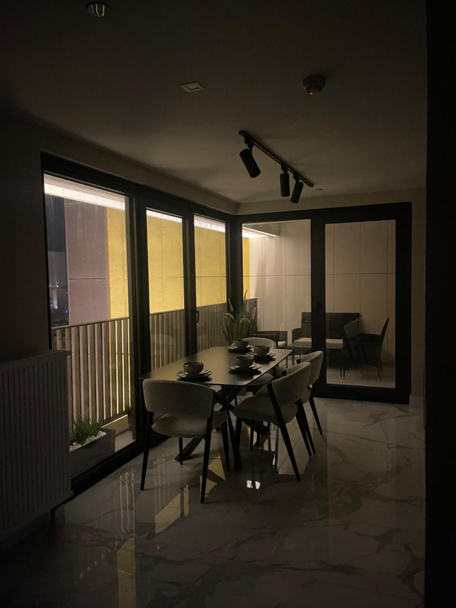 180° View Apartment In Diamond Building Skopje Eksteriør bilde