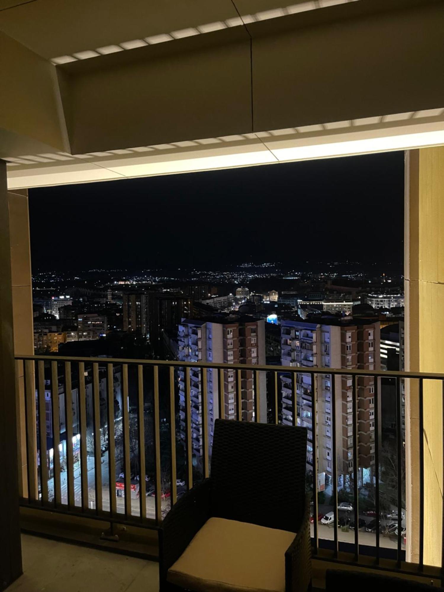 180° View Apartment In Diamond Building Skopje Eksteriør bilde
